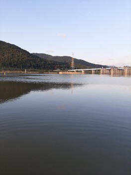 낙동강 창녕함안보 녹조 제거선 2차 처리 후 수면